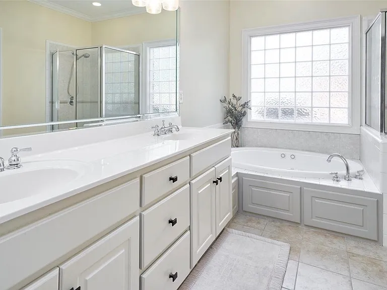 321 Parkside Dr — Photo 11