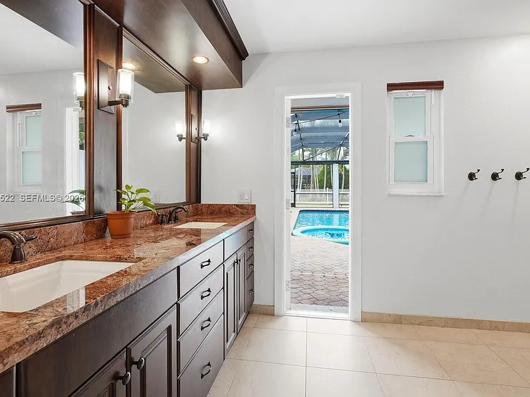 16530 Lake Tree Dr — Photo 48