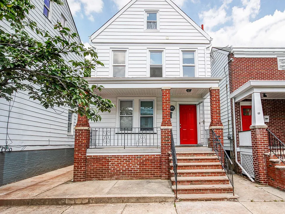 71 Huntington St