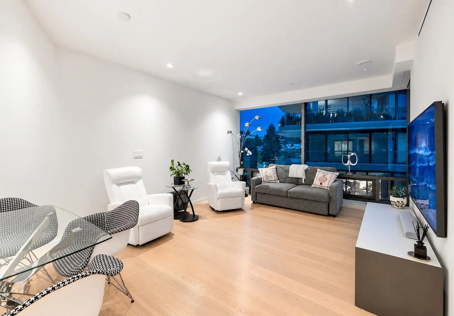 1 bed, 865 sqft, $5,500 — Photo 2