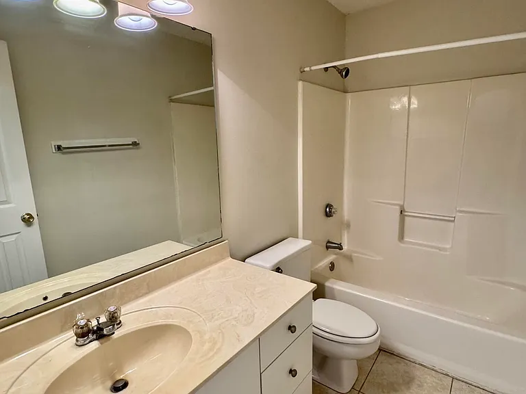 223 Wyndham Cir #B — Photo 9