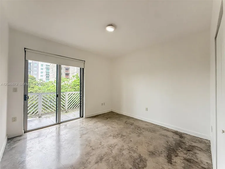 761 NW 1st St #302 — Photo 11