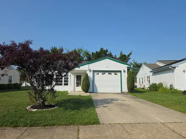 87 Huntington Dr, Southampton, NJ 08088