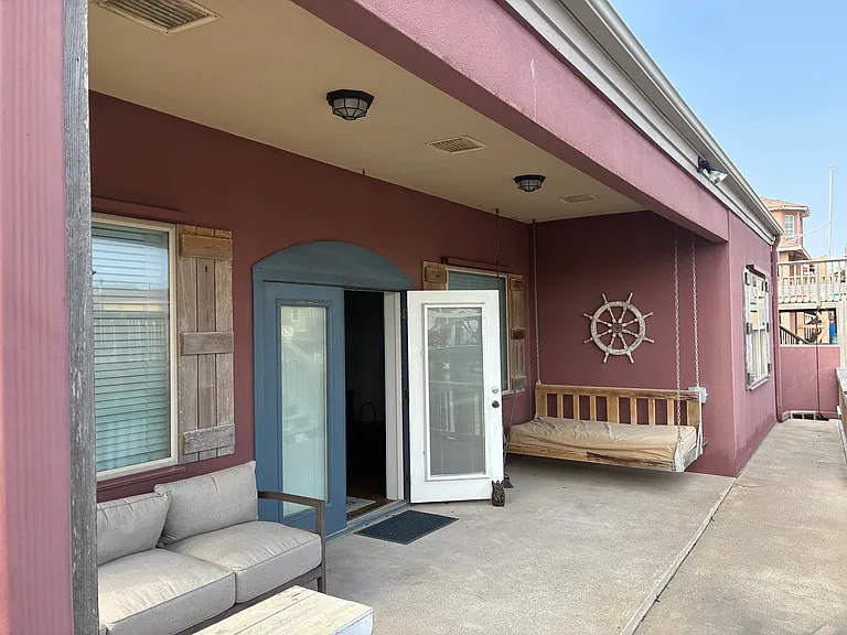 902 Pompano Ave — Photo 16