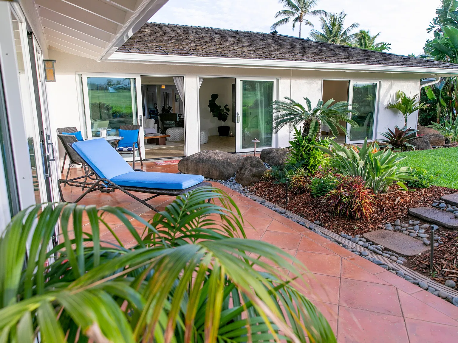3 bed, 2200 sqft, $19,950 — Photo 3