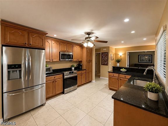 5th image of 922 SE 1st Pl