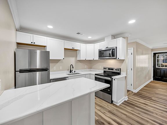 3rd image of 4608 Sheraton Rd
