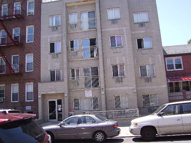 2nd image of 844 50th St APT 1B