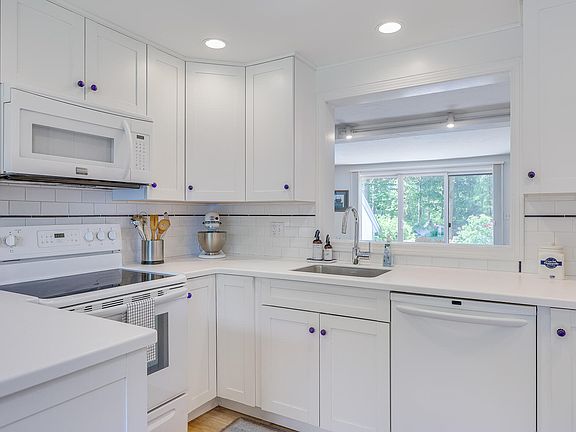 3rd image of 36 Chestnut Circle #36