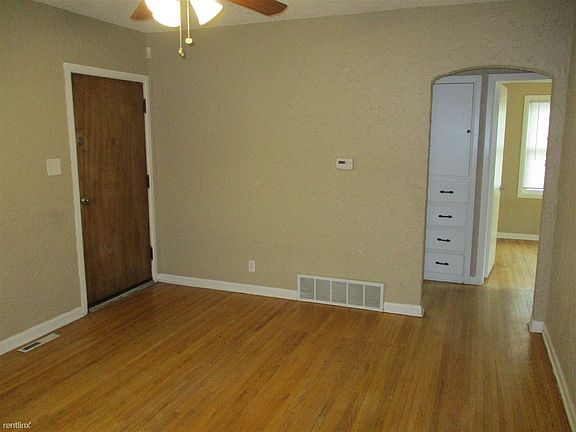 3. 527 N Flora, Living Room