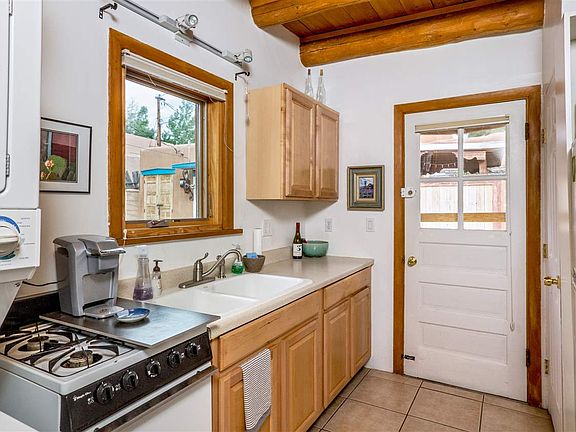 5th image of 727 Galisteo St