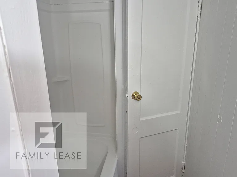 806 Morton St — Photo 33