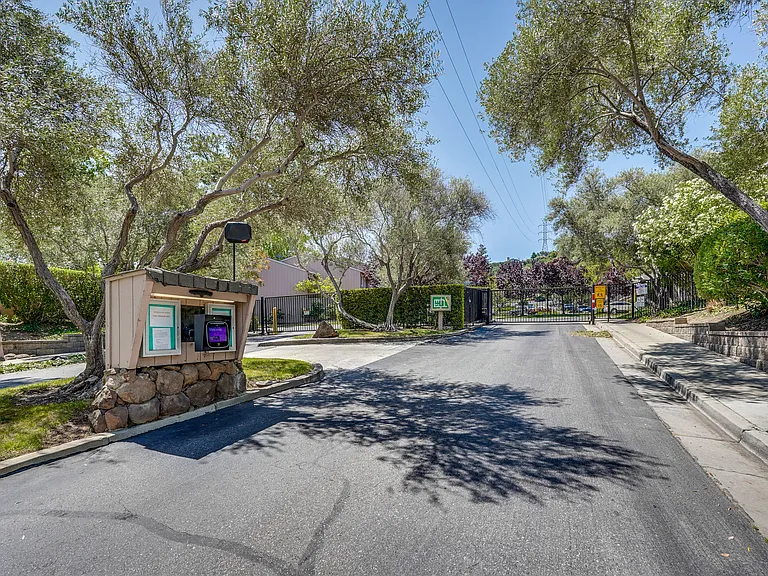10161 Firwood Dr — Photo 43