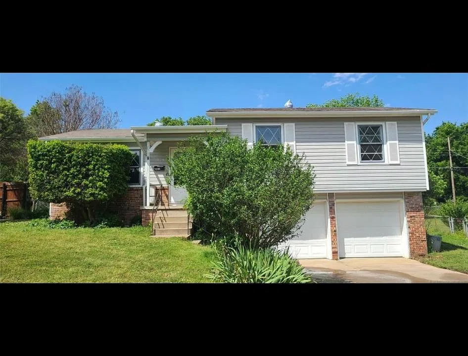 1445 E Denton Ave