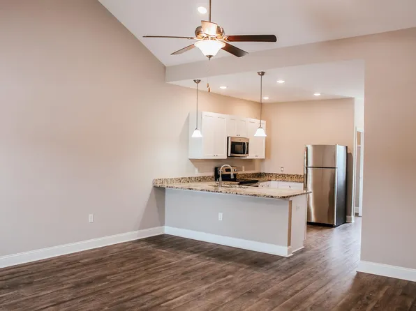 225 Waybill Cir, Statesboro, GA