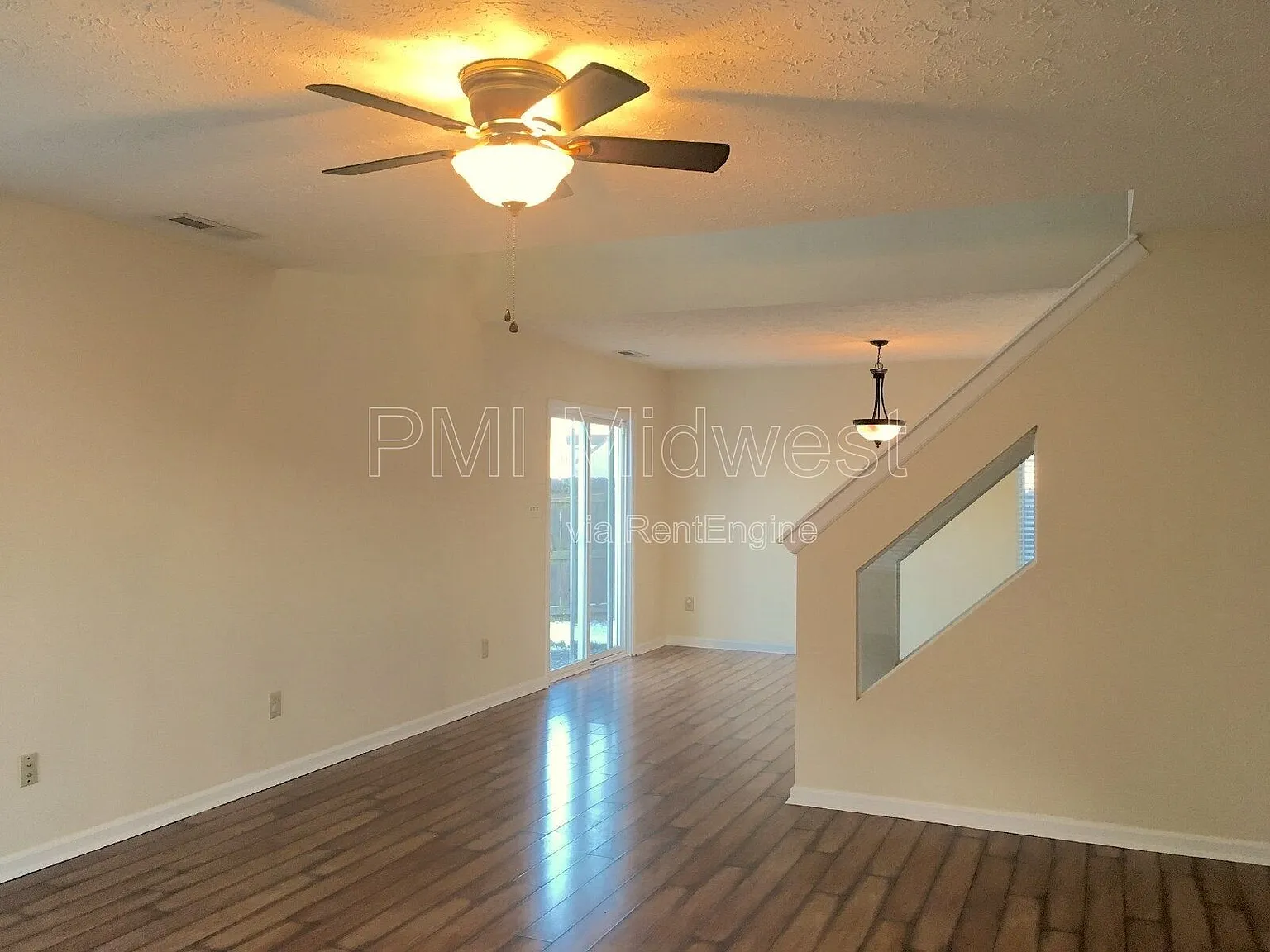 3 bed, 2.5 bath, 1677 sqft, $1,799 — Photo 4