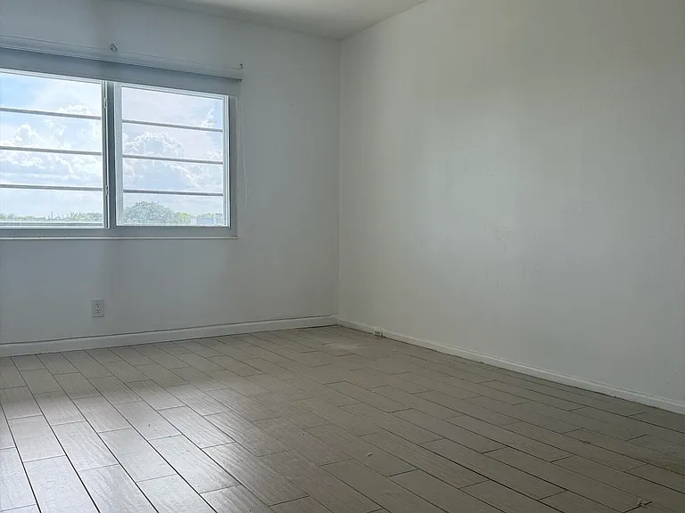 4085 Cornwall E — Photo 11
