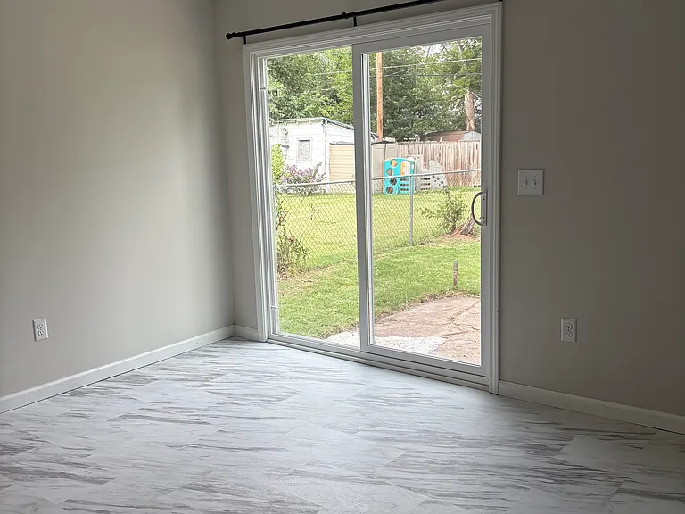 428 N Clayton Ave — Photo 7