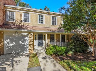 7405 Crestberry Ln, Bethesda, MD 20817