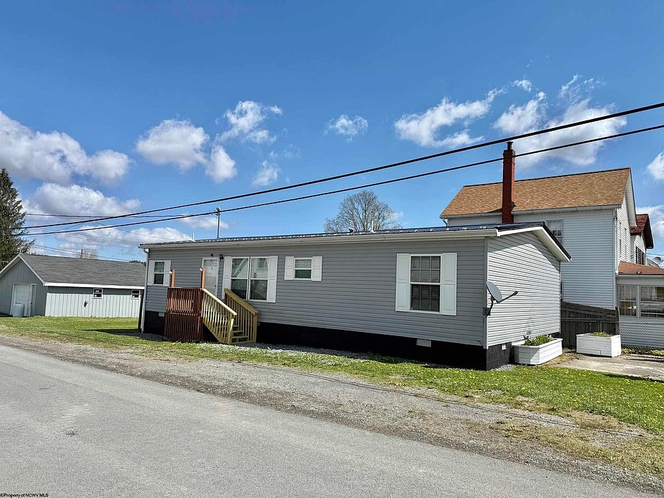 1st image of 218 3rd St