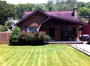 1226 Spring Valley Dr, Huntington, WV 25701