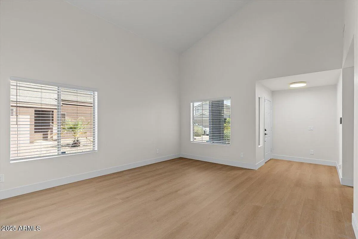 4 bed, 3.0 bath, 2404 sqft, $2,595 — Photo 2