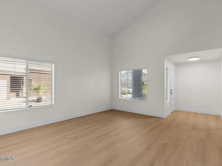 2289 W Hayden Peak Dr — Photo 2