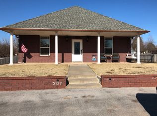 307 W South Dr, Fletcher, OK 73541