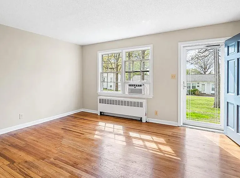 1700 Roslyn Dr #22C — Photo 4