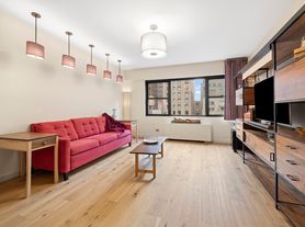 58 W 58th St