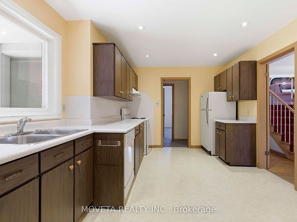 16th image of 24 Cactus Ave