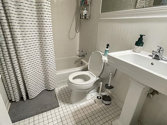 2nd image of 3018 Aldrich Ave S APT 21