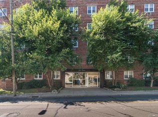 140 Grove St APT 3K, Stamford, CT 06902