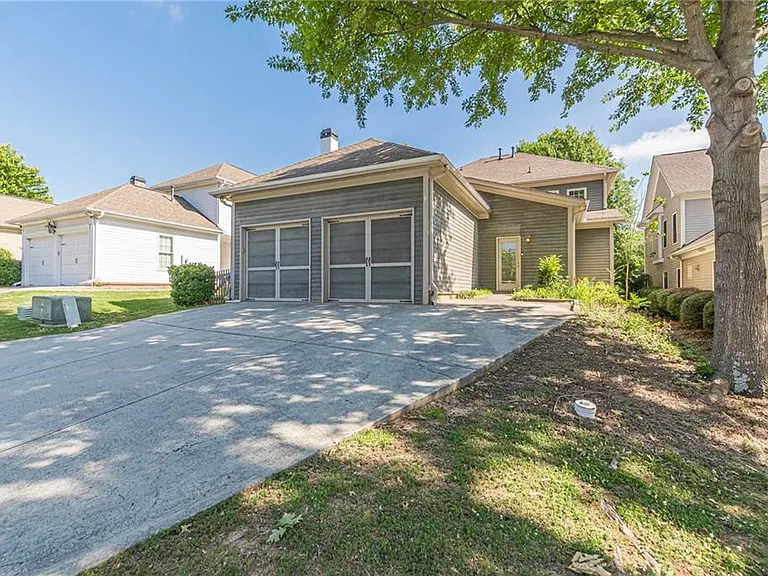 1645 Woodward Way — Photo 4