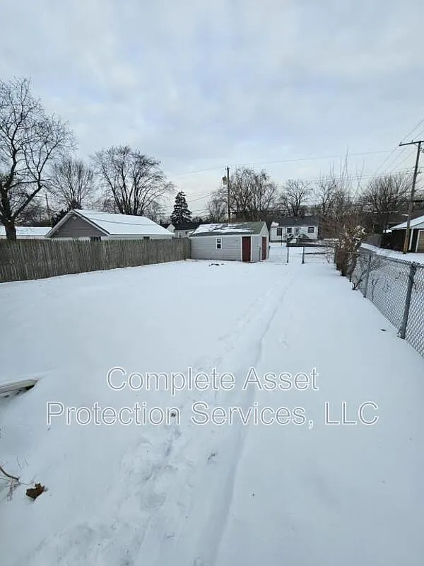 2 bed, 1.0 bath, 633 sqft, $1,575 — Photo 2