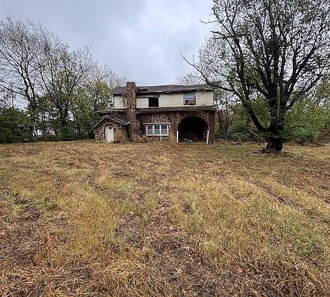 2nd image of 720 N Sertco Rd