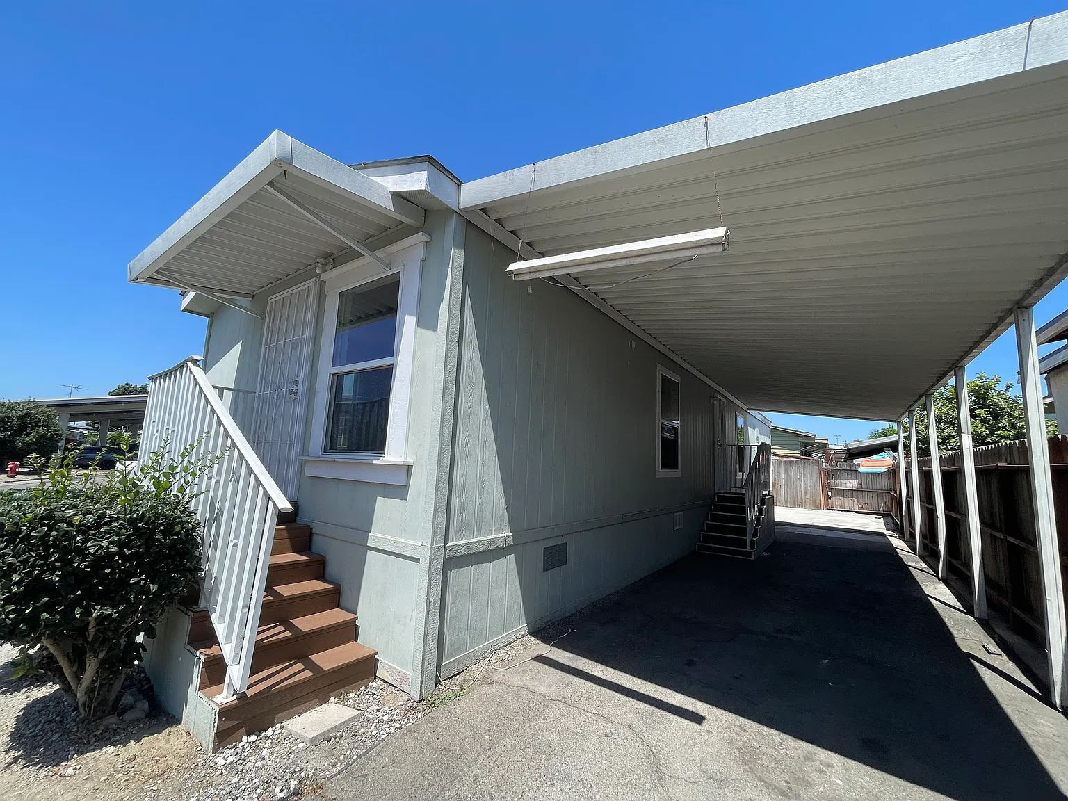 6475 Atlantic Ave — Photo 2