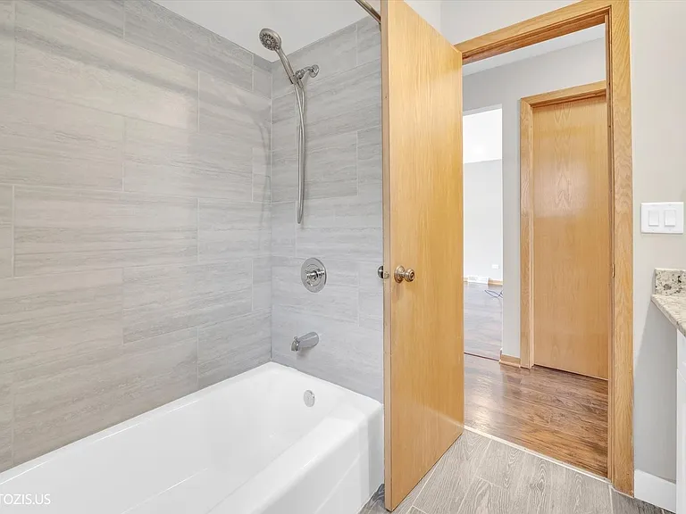 4043 N Wagner Ave — Photo 25