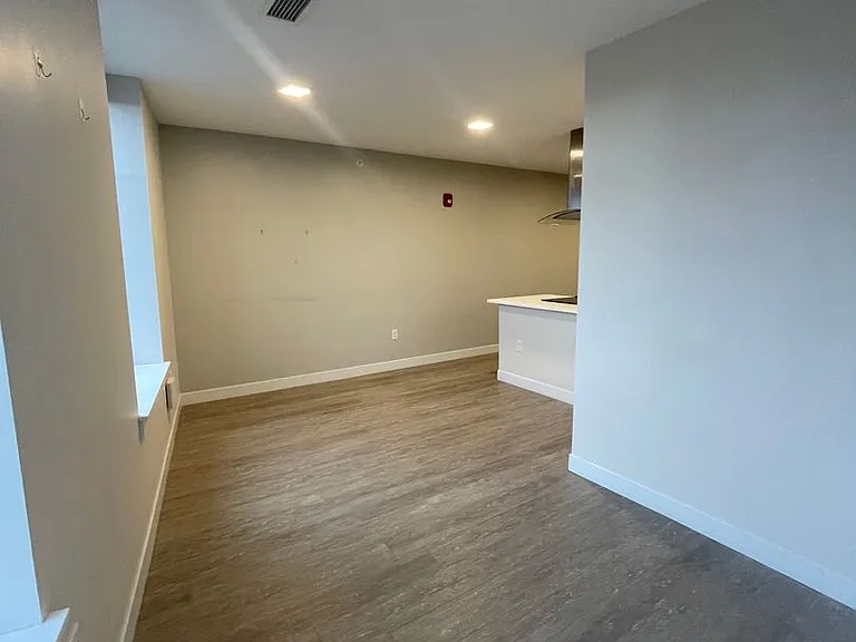 65 W Broad St — Photo 20