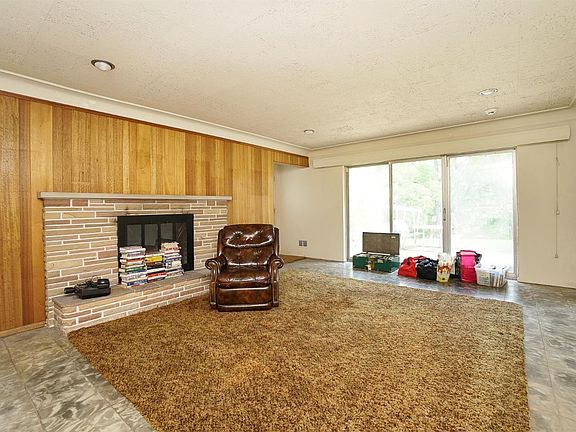 5th image of 8660 Lynnehaven Dr