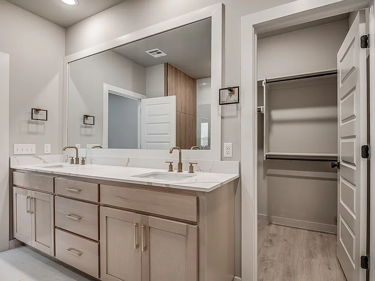 11337 N Blackwelder Ave #B — Photo 6