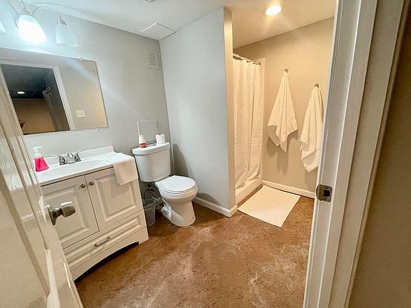 2nd image of 1619 Sunset Dr