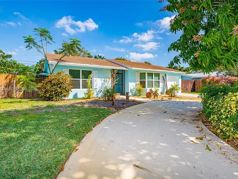 505 Heron Dr — Photo 2