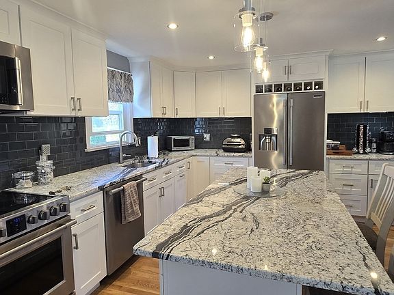 4th image of 11 University Ln