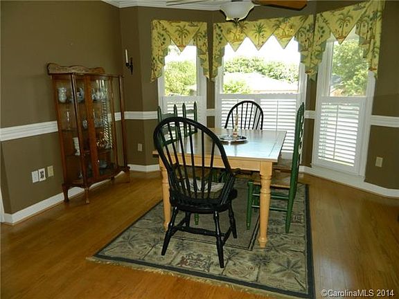 5th image of 1912 Wexford Ct