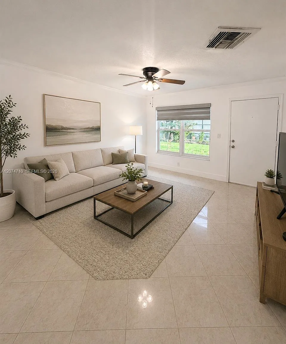 Rozland Condo — Photo 1