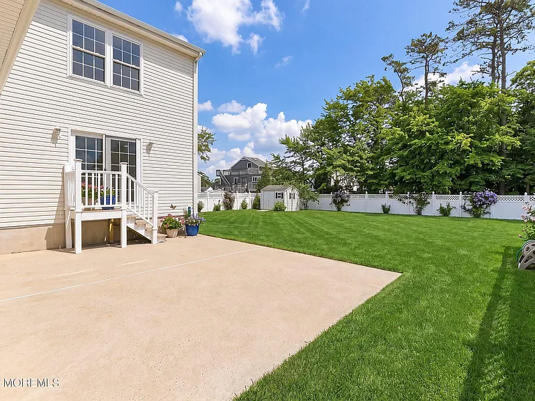 821 Bunnell St — Photo 37