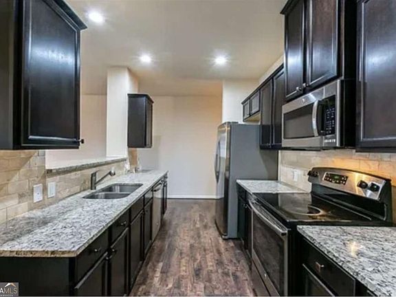 2nd image of 3679 Brockenhurst Dr