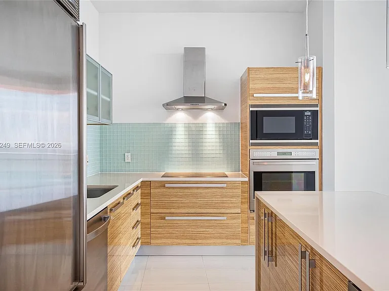 2020 N Bayshore Dr #3904 — Photo 7
