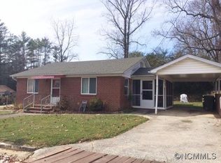 1521 Dawnview Dr, Hendersonville, NC 28791